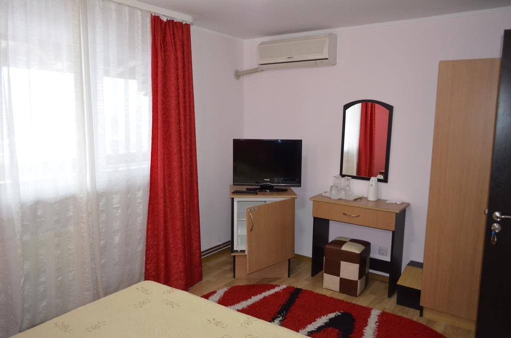 Casa Alba Hotel Râmnicu Vâlcea Екстериор снимка