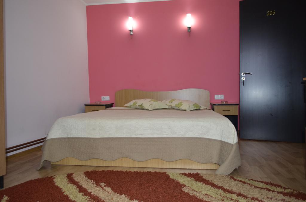 Casa Alba Hotel Râmnicu Vâlcea Екстериор снимка