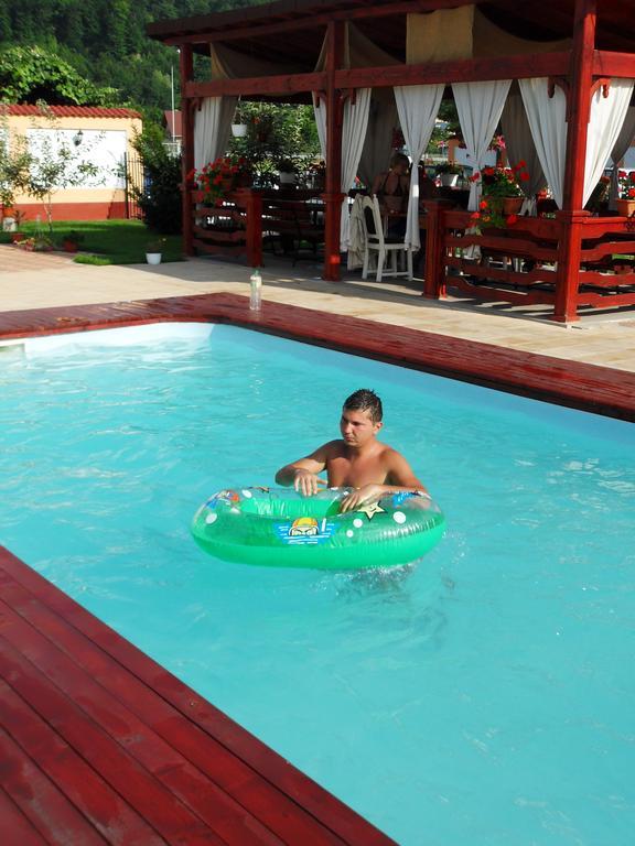 Casa Alba Hotel Râmnicu Vâlcea Екстериор снимка