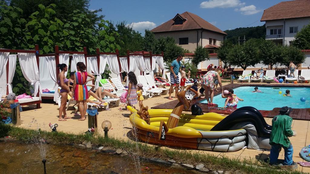 Casa Alba Hotel Râmnicu Vâlcea Екстериор снимка