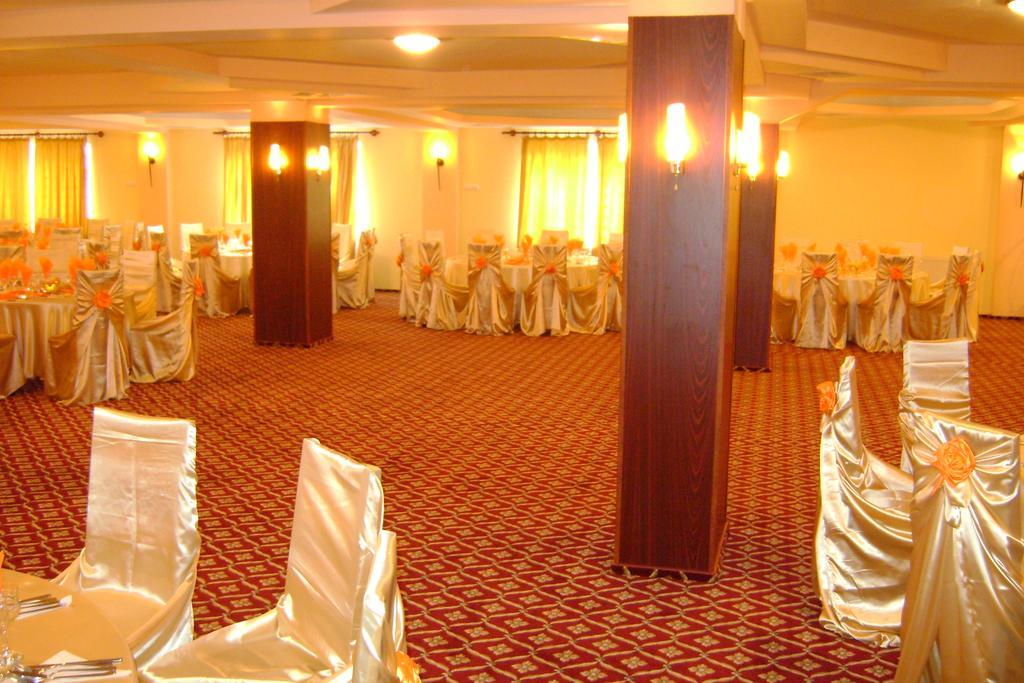 Casa Alba Hotel Râmnicu Vâlcea Екстериор снимка